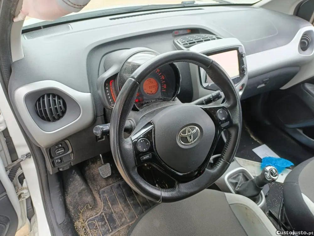 Toyota Aygo 1.0 (KGB40) (51 kW / 69 cv) [05.2014 - ...] - 17 — photo 4