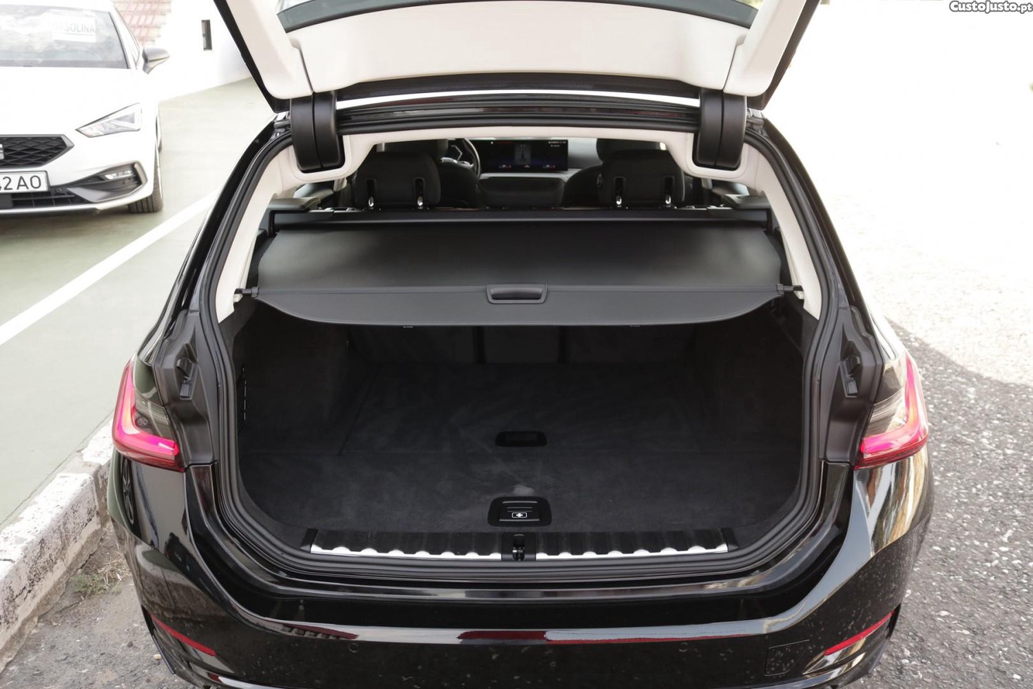 BMW 318 d Touring Auto 150cv — fotografia 46