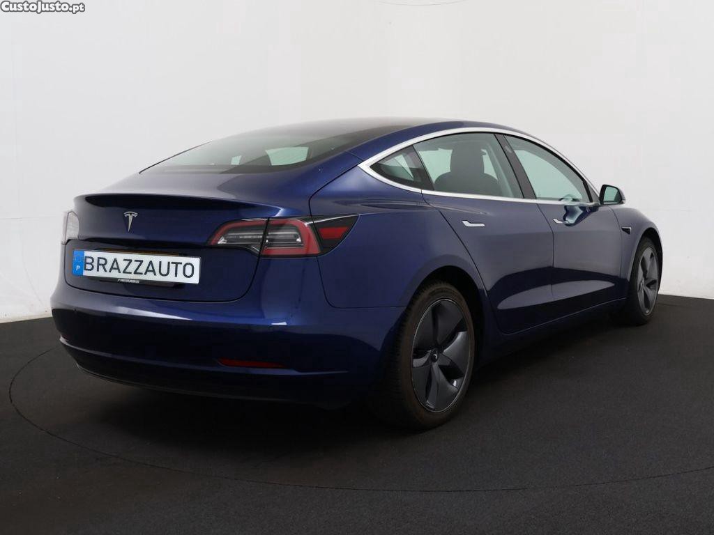 Tesla Model 3 Long-Range RWD — fotografia 16