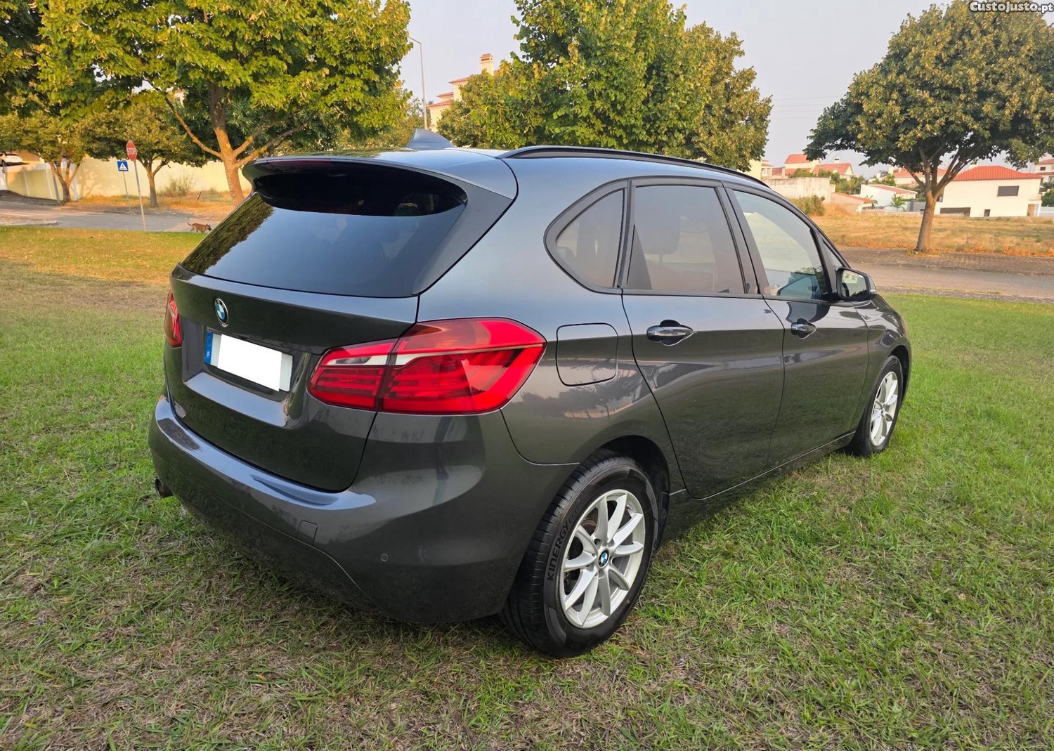 BMW 216 Active Tourer d Line Luxury — fotografia 7
