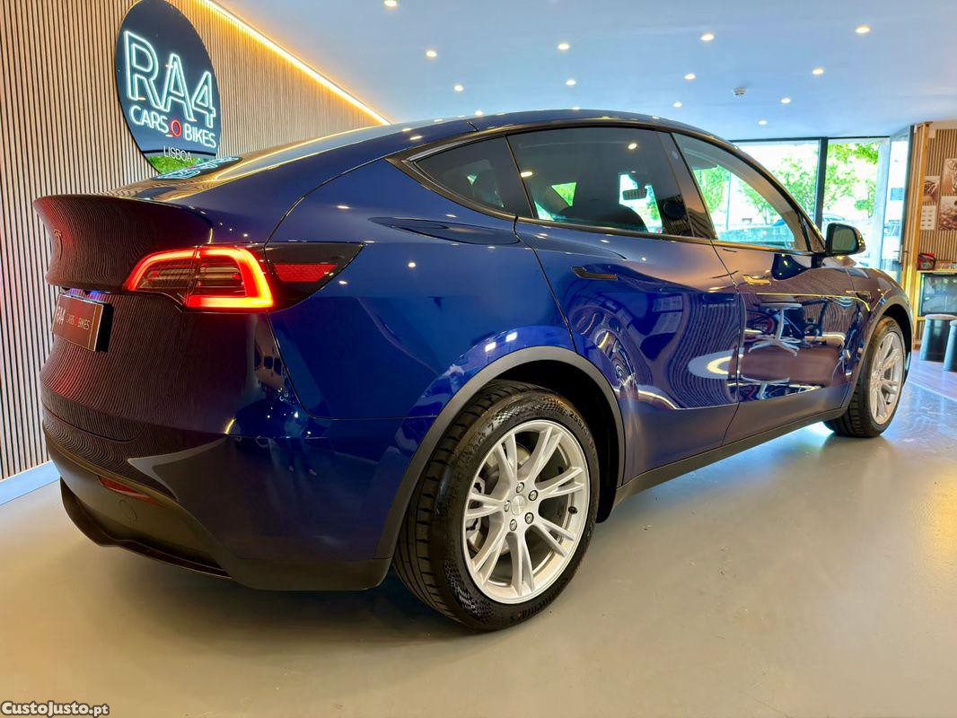 Tesla Model Y Tração Traseira — fotografia 11