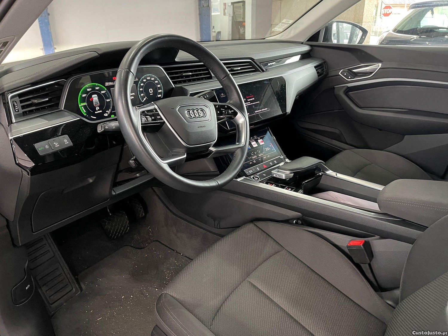 Audi Q8 e-Tron Sportback 55 quattro S line — fotografia 6