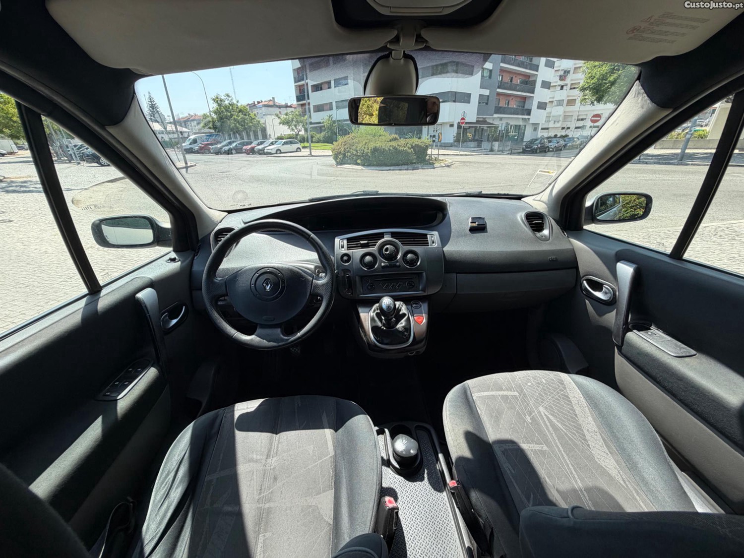 Renault Scénic 1.5 DCI DYNAMIQUE — fotografia 8