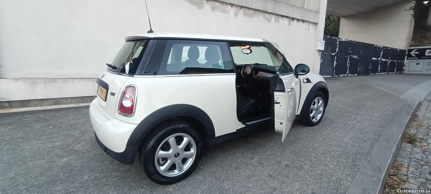 MINI One 5J hatchback — fotografia 5