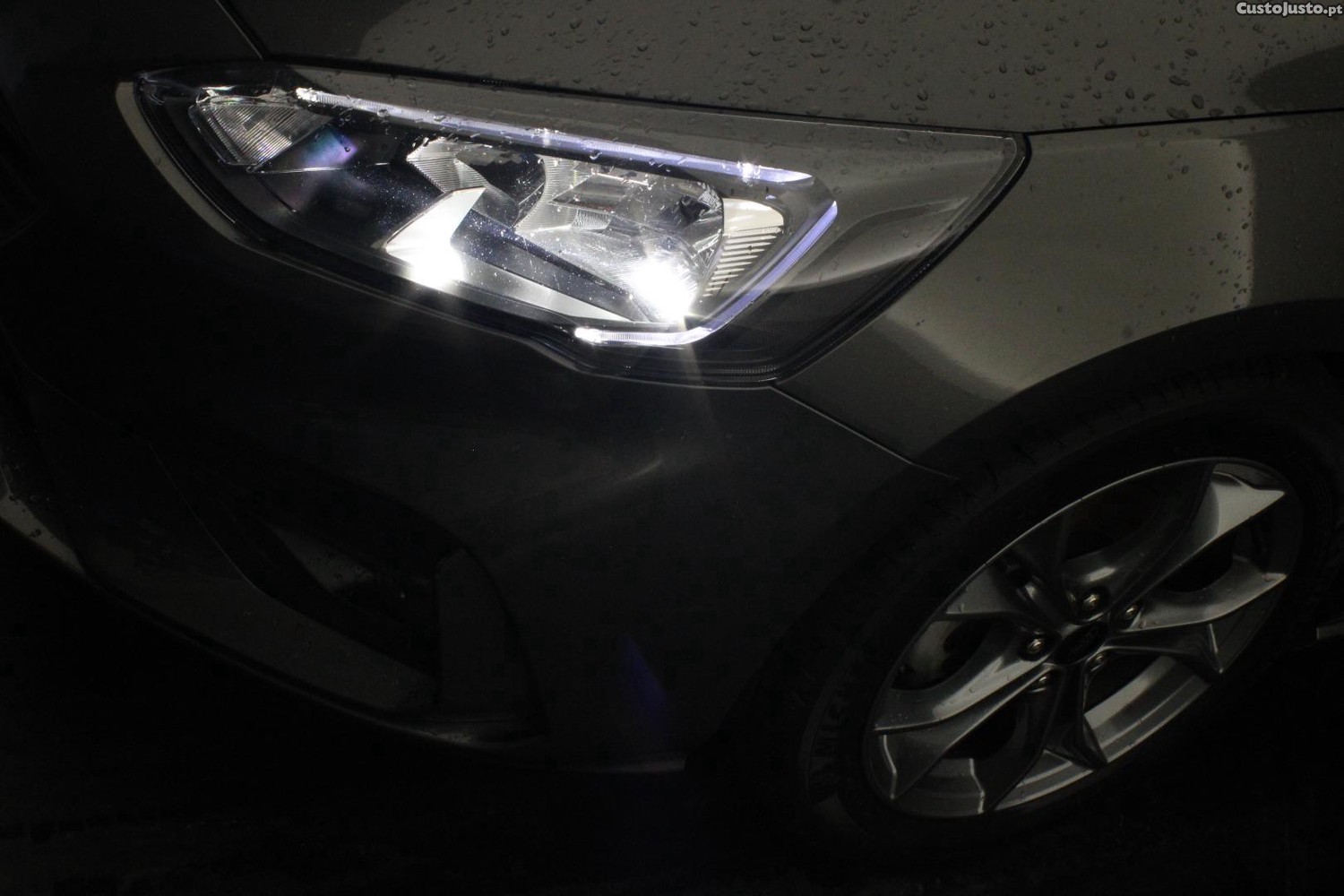 Ford Focus 1.0 ECOBOOST ST-LINE — fotografia 4