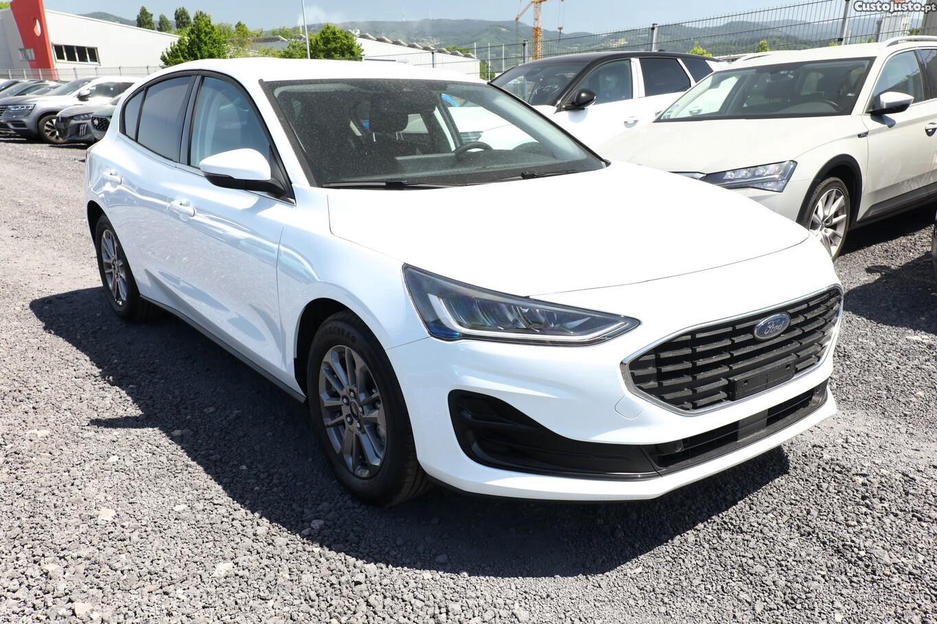 Ford Focus 1.0 EcoBoost S&S TITANIUM X — fotografia 9