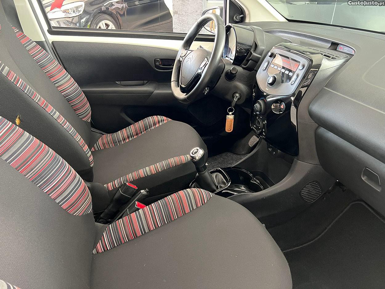 Citroën C1 1.0 VTi Feel S&S — fotografia 13