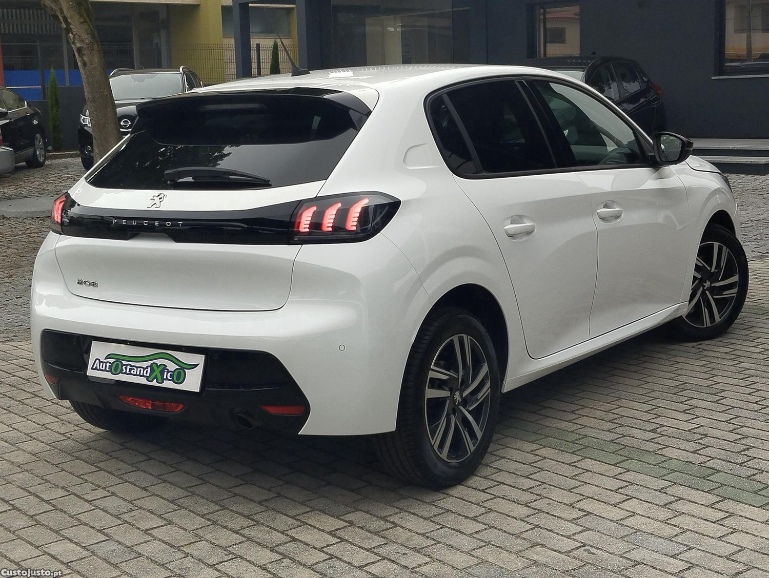 Peugeot 208 1.5 BlueHDi Active Pack — fotografia 17