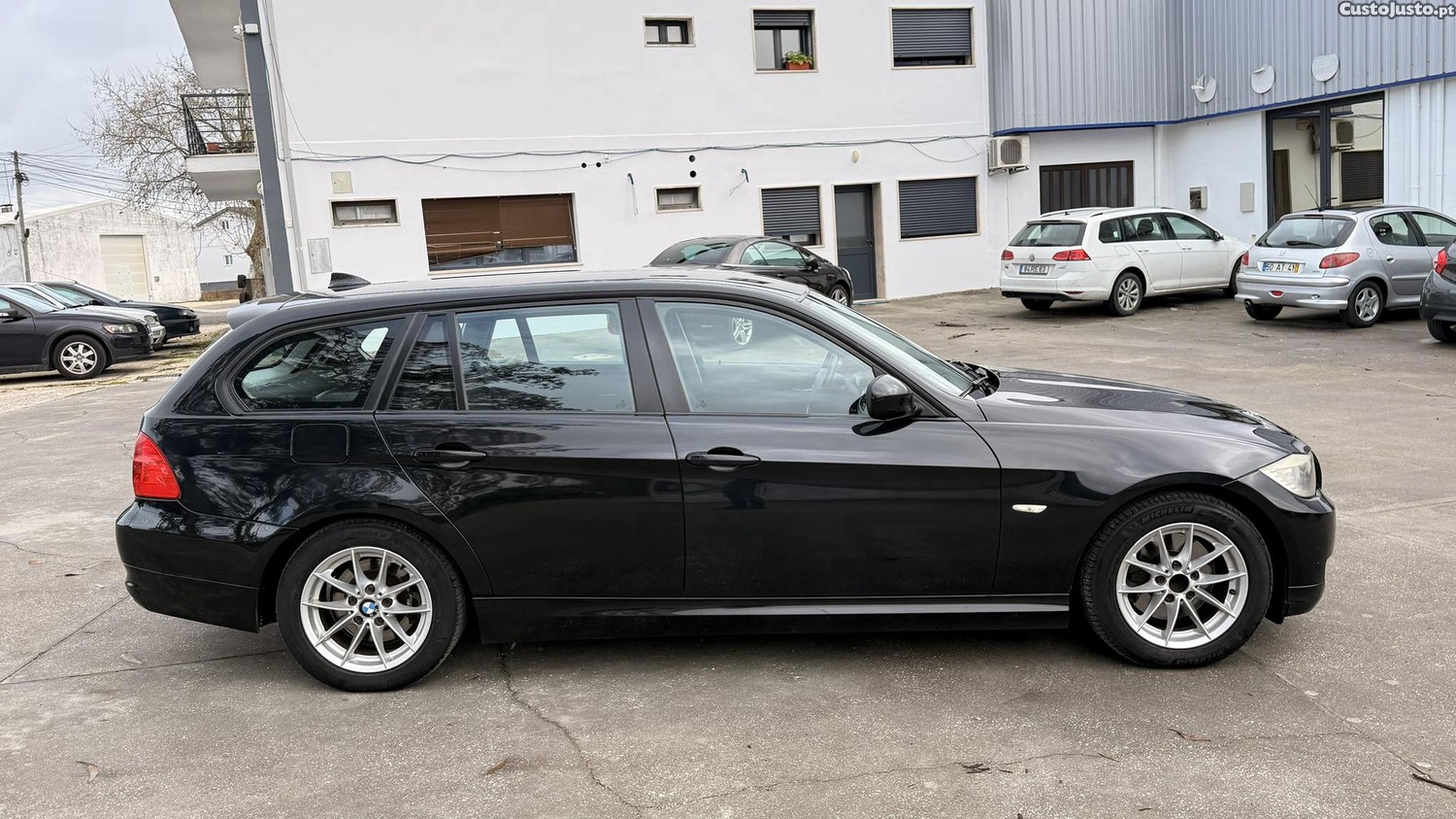 BMW 318 D Touring de 2009 — fotografia 12