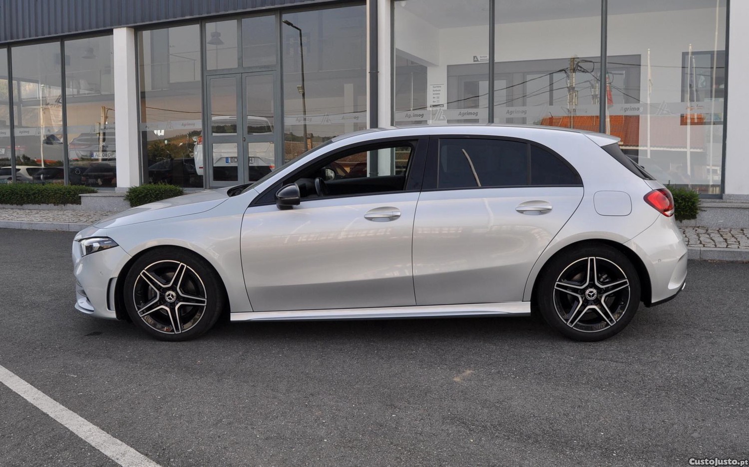 Mercedes-Benz A 180 D AMG AUT — fotografia 9