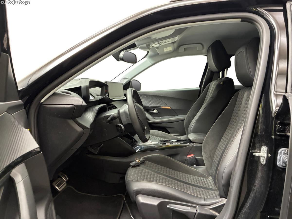Peugeot 2008 50 kWh Allure Pack — fotografia 8