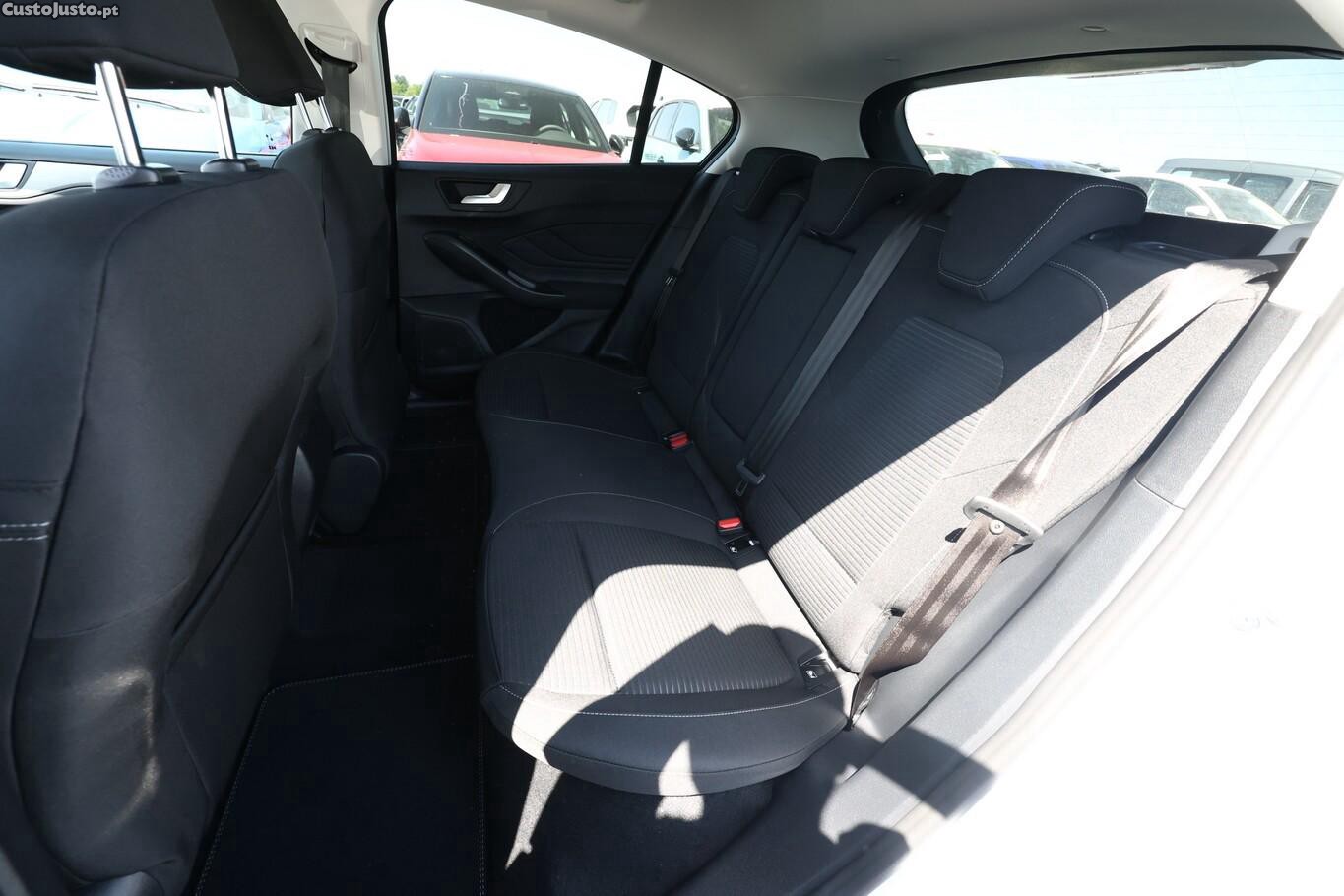Ford Focus 1.0 EcoBoost S&S TITANIUM X — fotografia 2