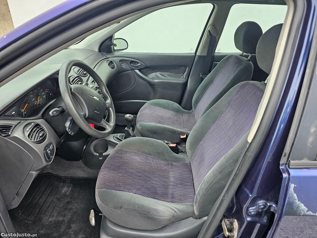 Ford Focus Sw 1.4i 16v 75cv 06/2000 — fotografia 5