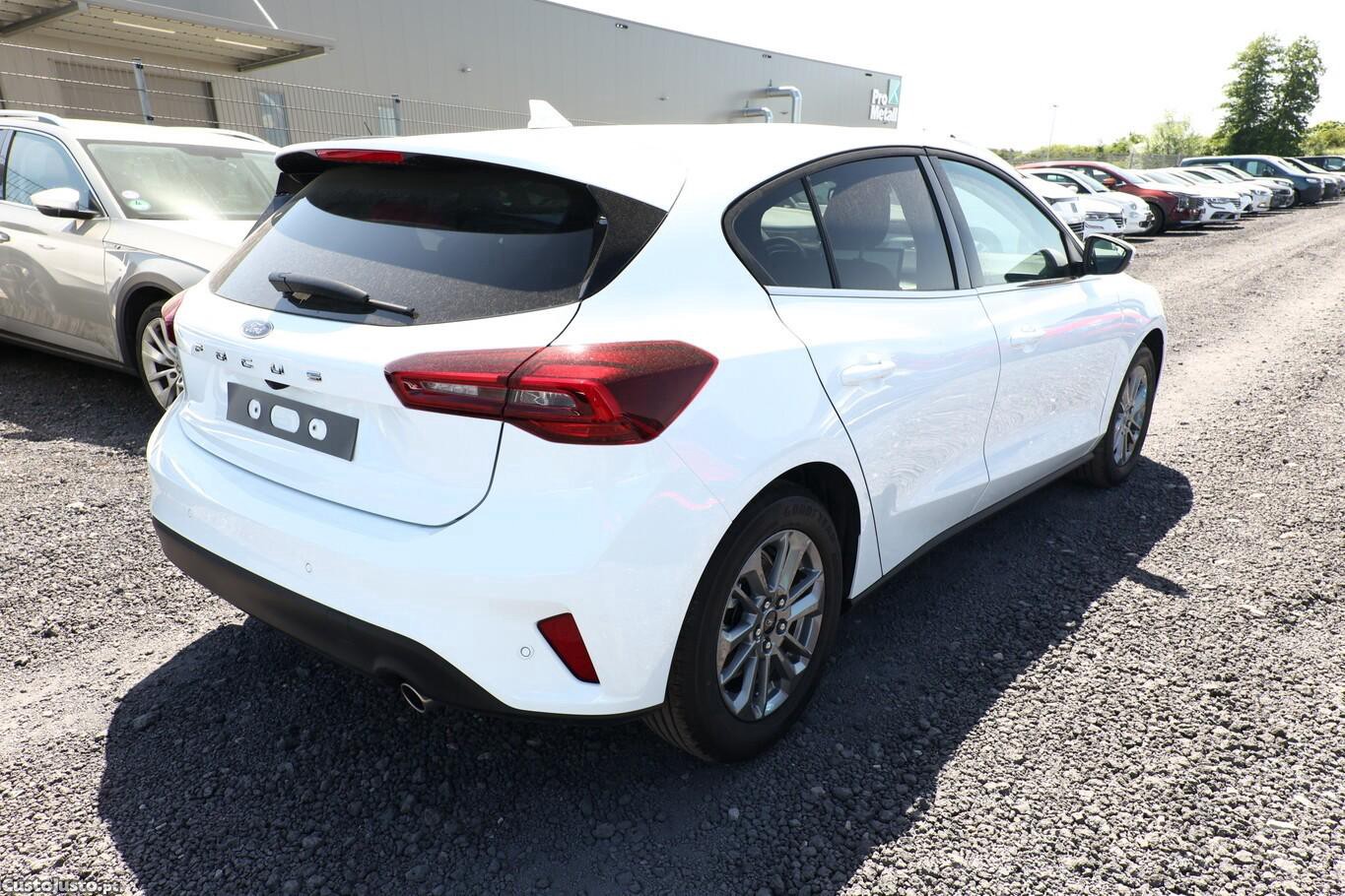 Ford Focus 1.0 EcoBoost S&S TITANIUM X — fotografia 8