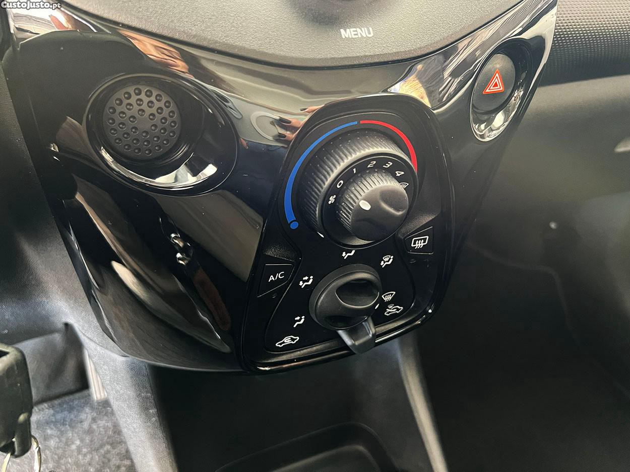 Citroën C1 1.0 VTi Feel S&S — fotografia 8