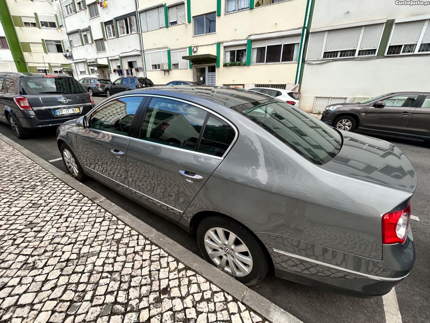Volkswagen Passat 2.0 TDi 140cv ConfortLine — fotografia 9