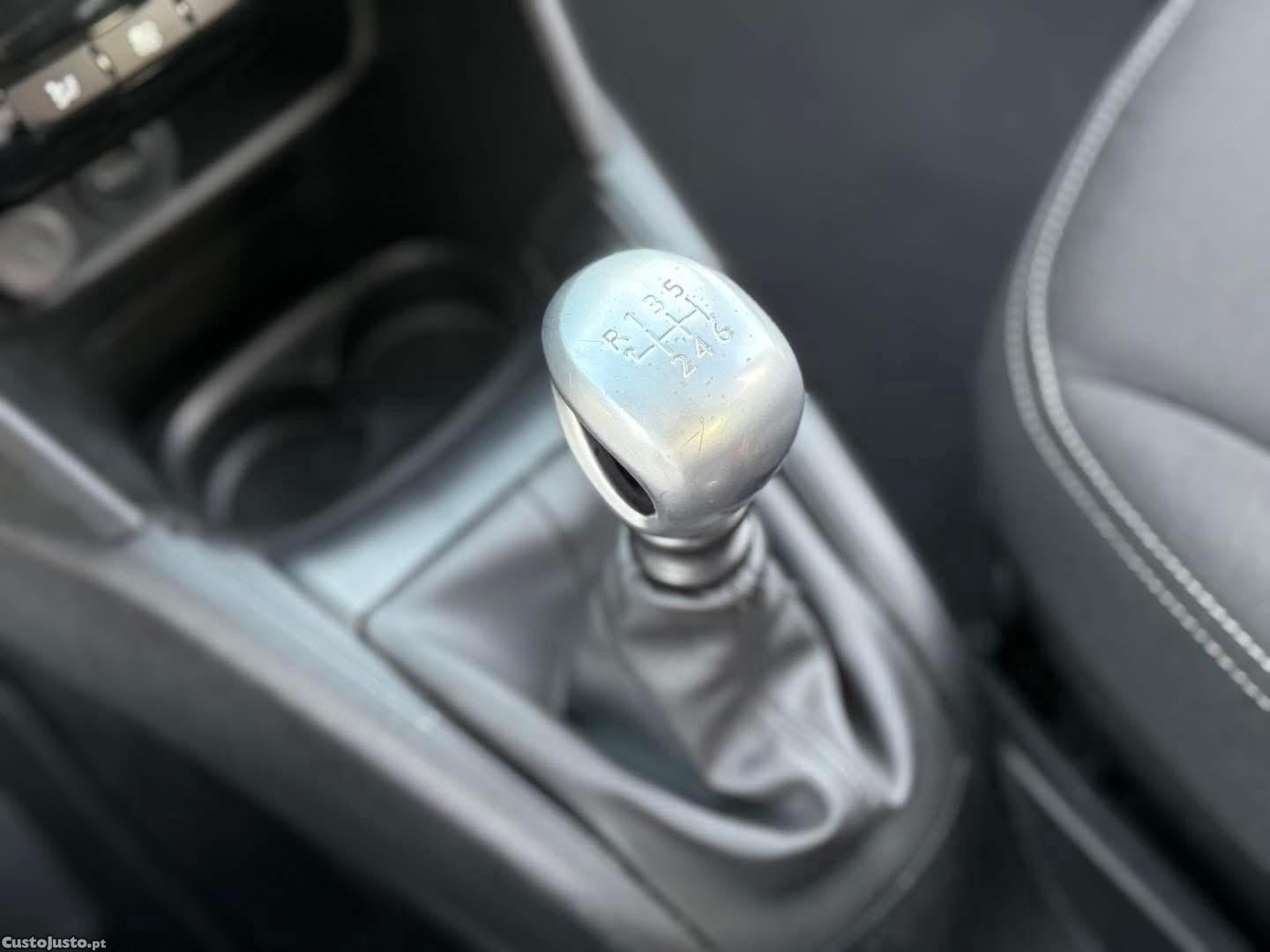 Peugeot 208 1.5 BlueHDi Allure — fotografia 4