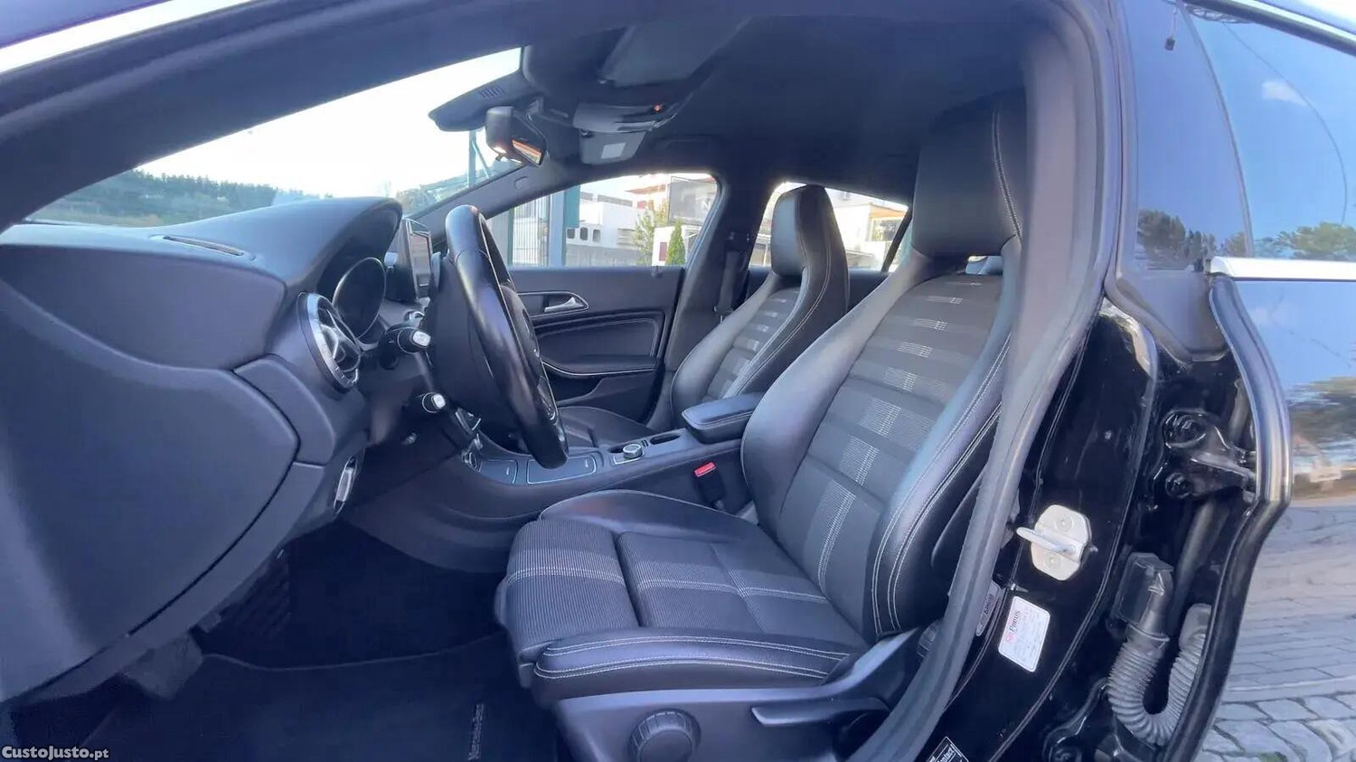 Mercedes-Benz CLA 200 d Urban Aut. — fotografia 13