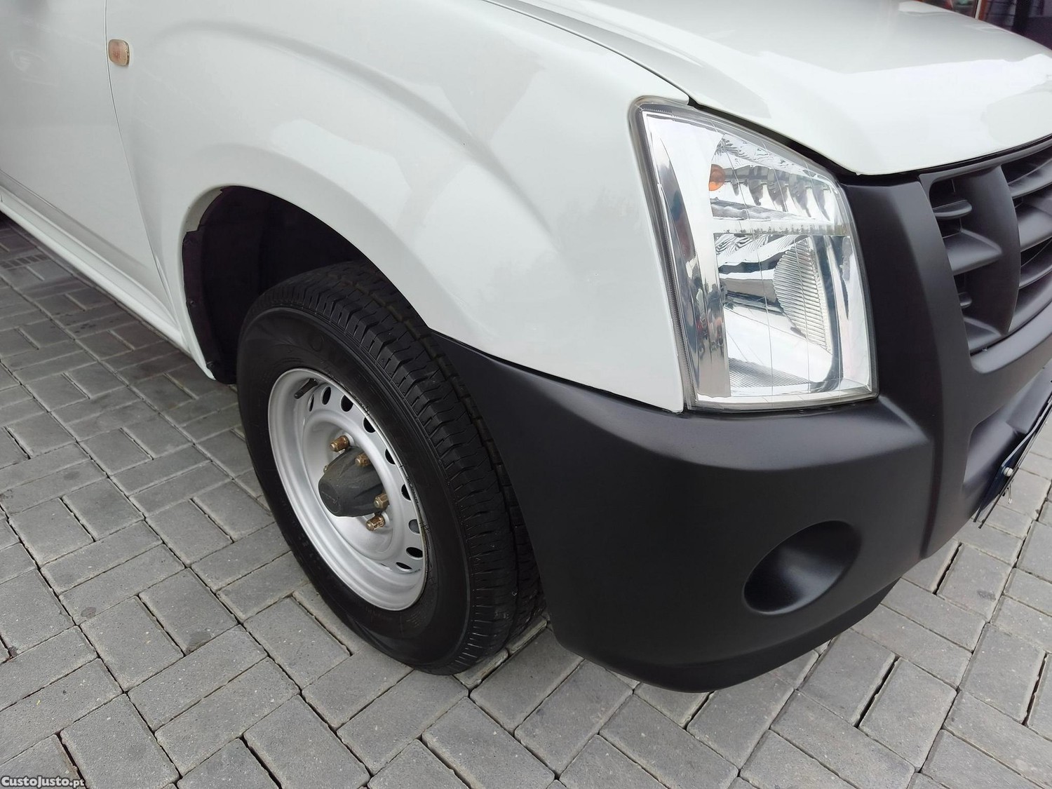 Isuzu D-Max 2.5 DTi CD 2WD LS CM — fotografia 2