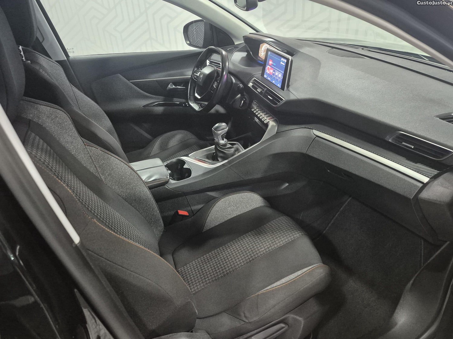 Peugeot 3008 1.6 BlueHDi Active — fotografia 3