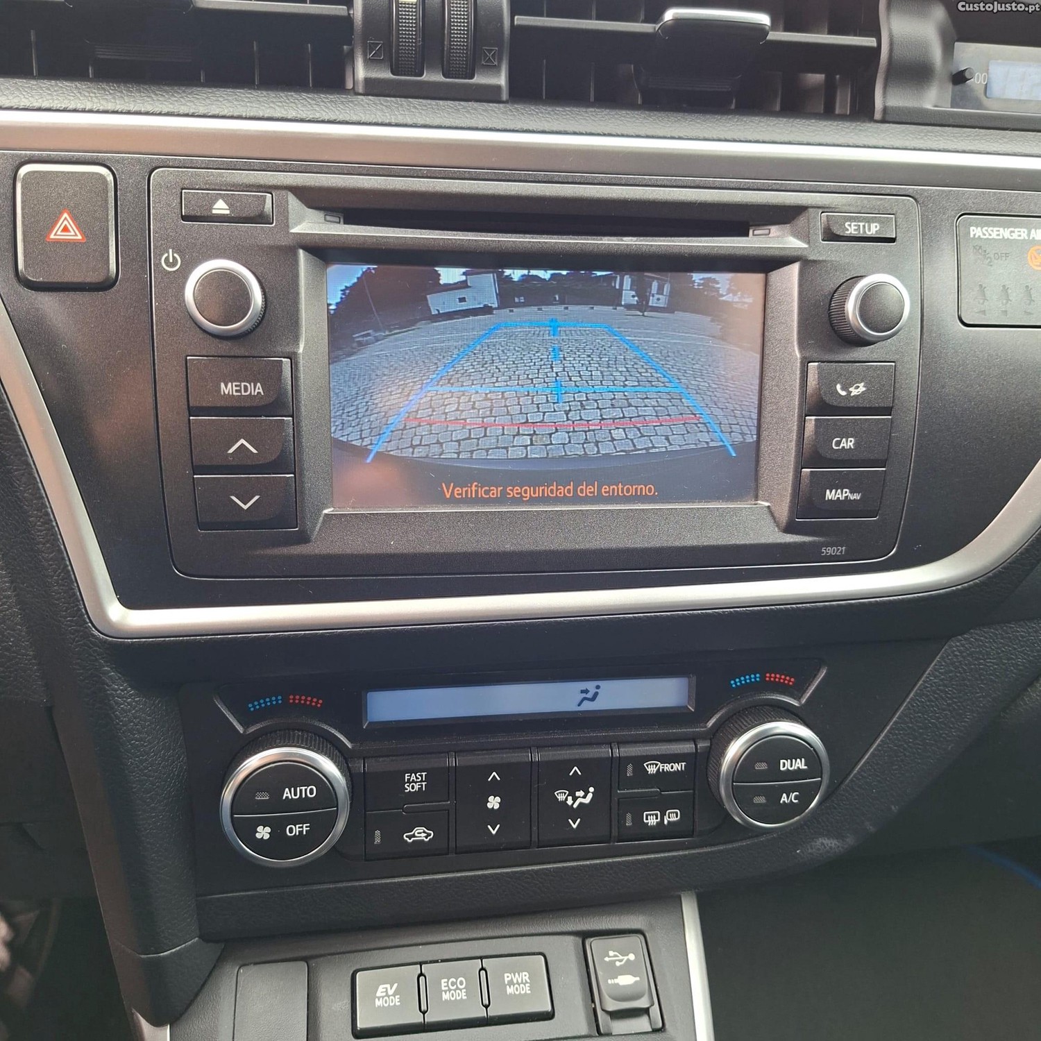 Toyota Auris 1.8 HSD Exclusive — fotografia 10
