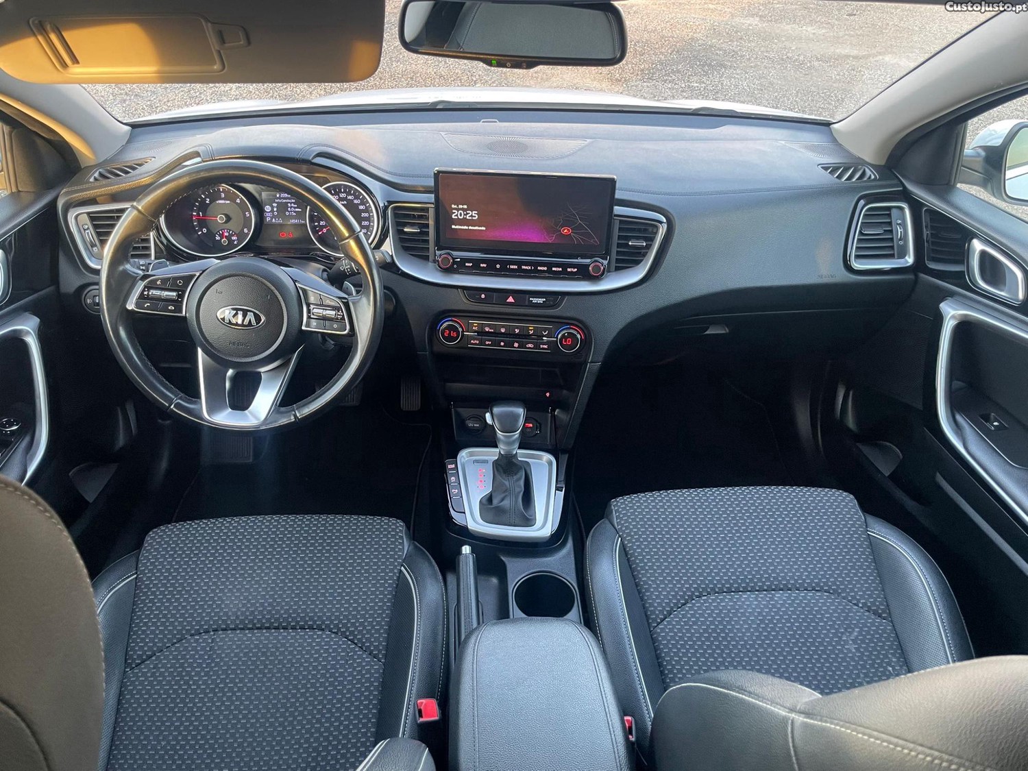 Kia Ceed 2021 — fotografia 4