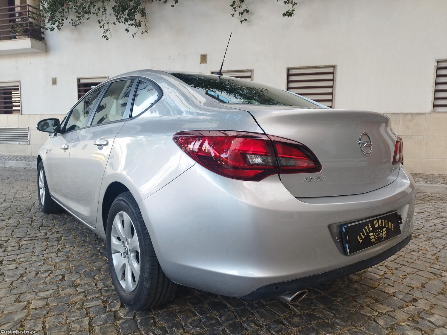 Opel Astra 1.4 — fotografia 6