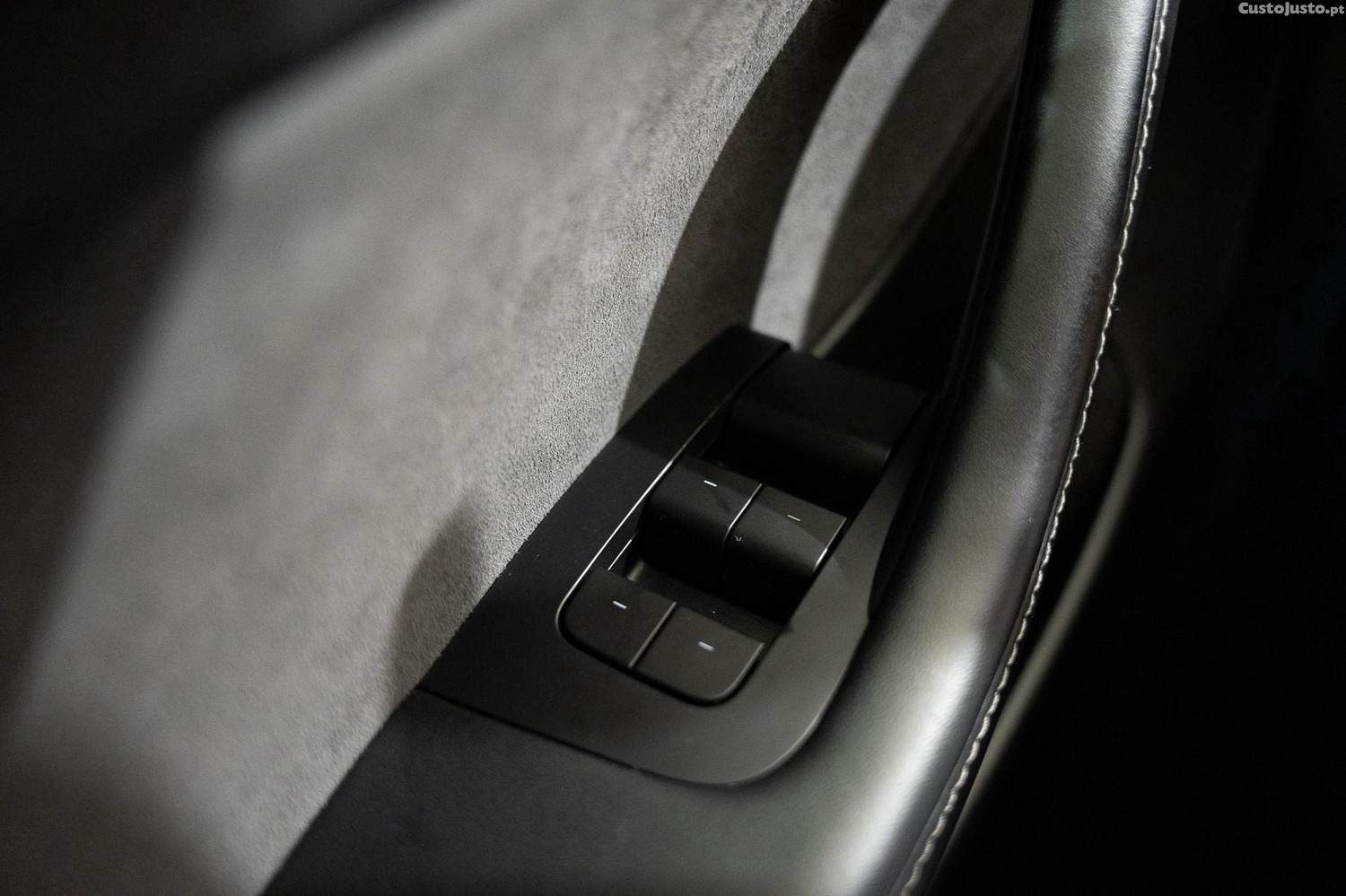 Tesla Model 3 Long-Range Dual Motor AWD — fotografia 4
