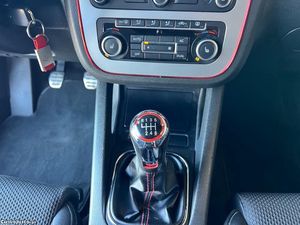 Volkswagen Scirocco Sport 2.0TDi 140cv — fotografia 4