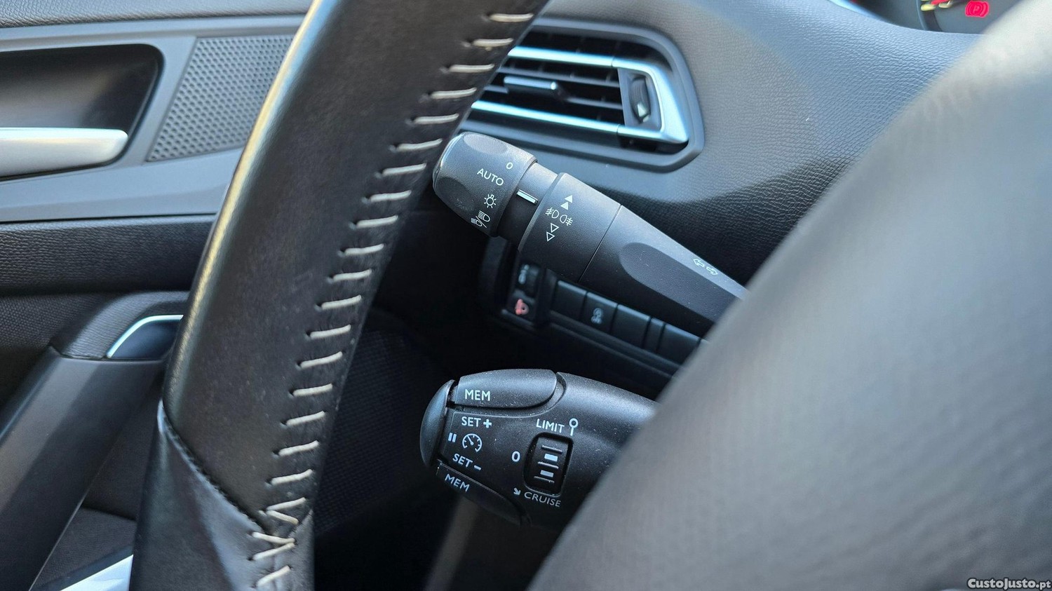 Peugeot 308 1.5 BlueHDi Style — fotografia 17