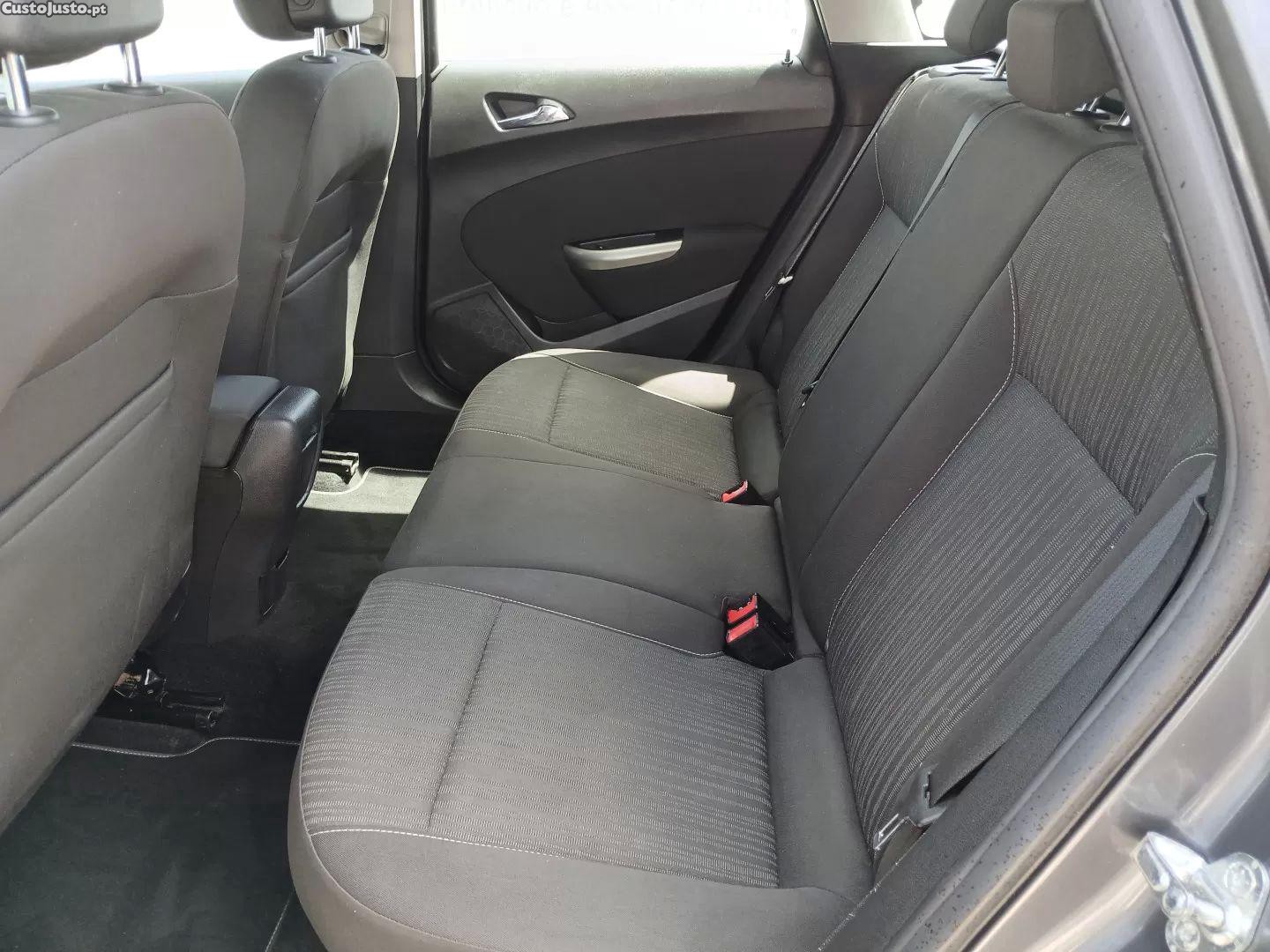 Opel Astra 1.7 cdti enjoy — fotografia 8