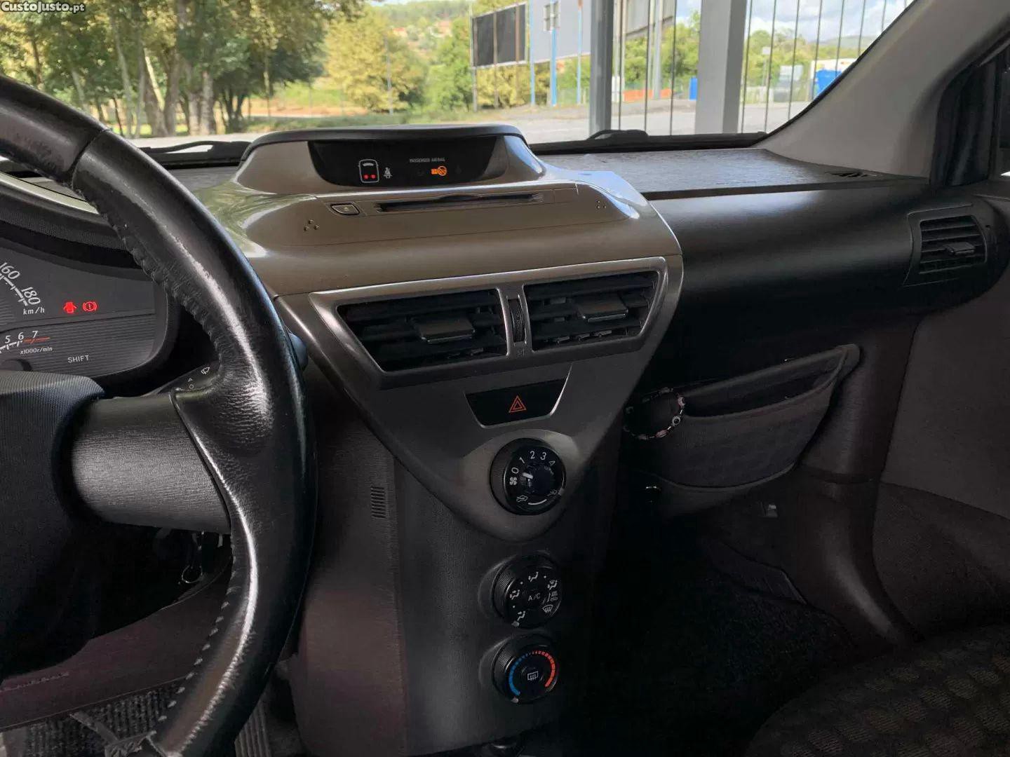 Toyota iQ 1.0 vvt-i — fotografia 9