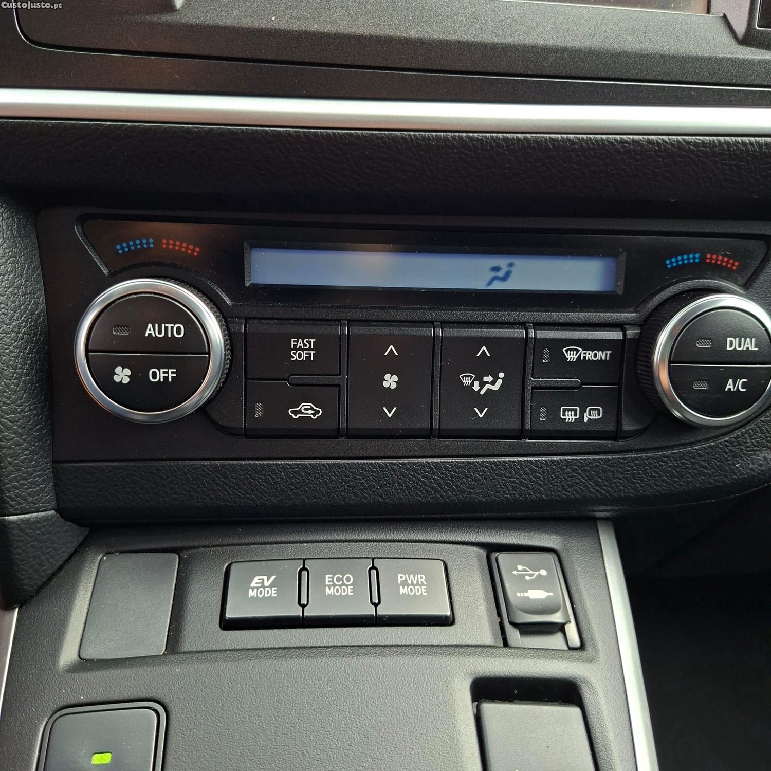 Toyota Auris 1.8 HSD Exclusive — fotografia 8