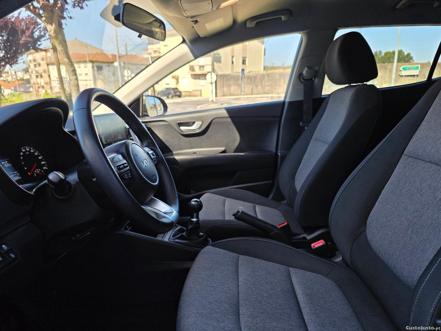 Kia Stonic 1.2 Dynamic — fotografia 15