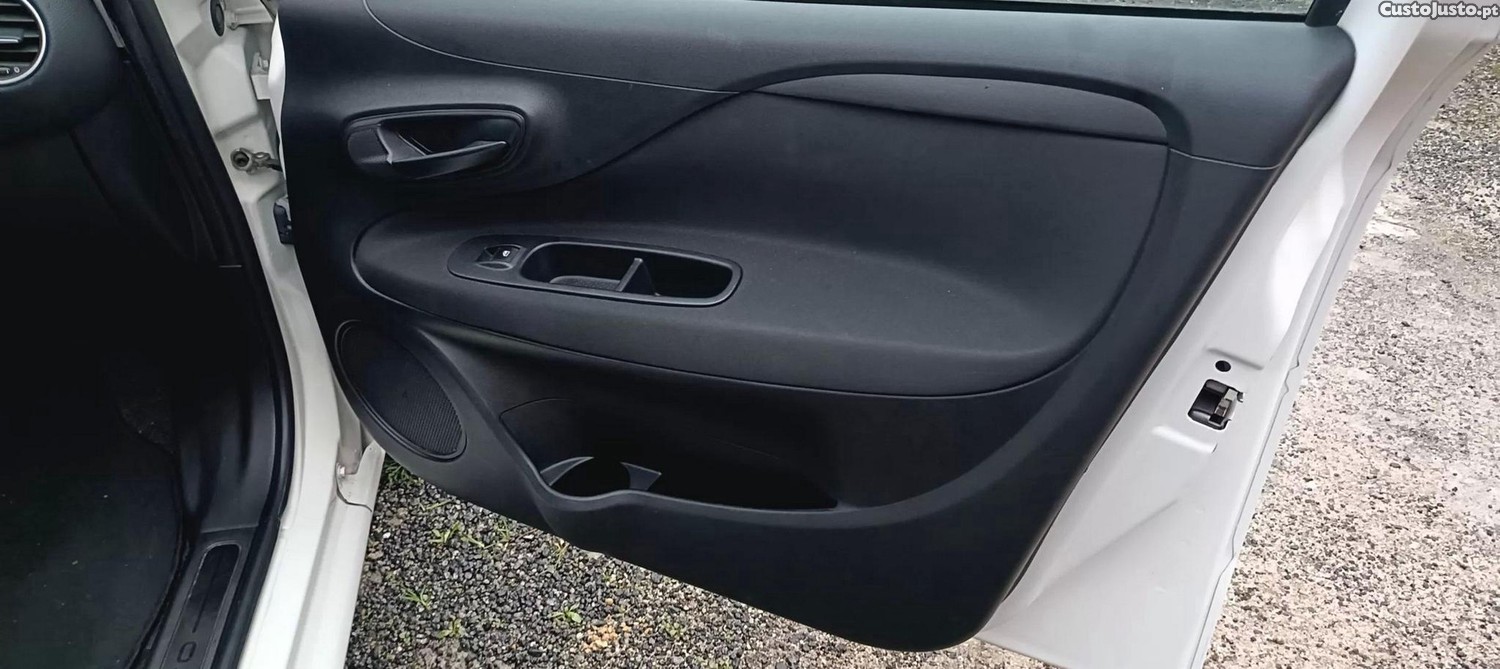 Fiat Punto 1.3 m-jet easy s&s — fotografia 5