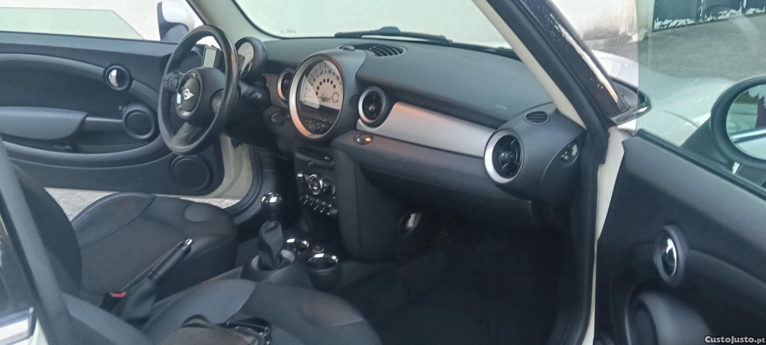 MINI One 5J hatchback — fotografia 3