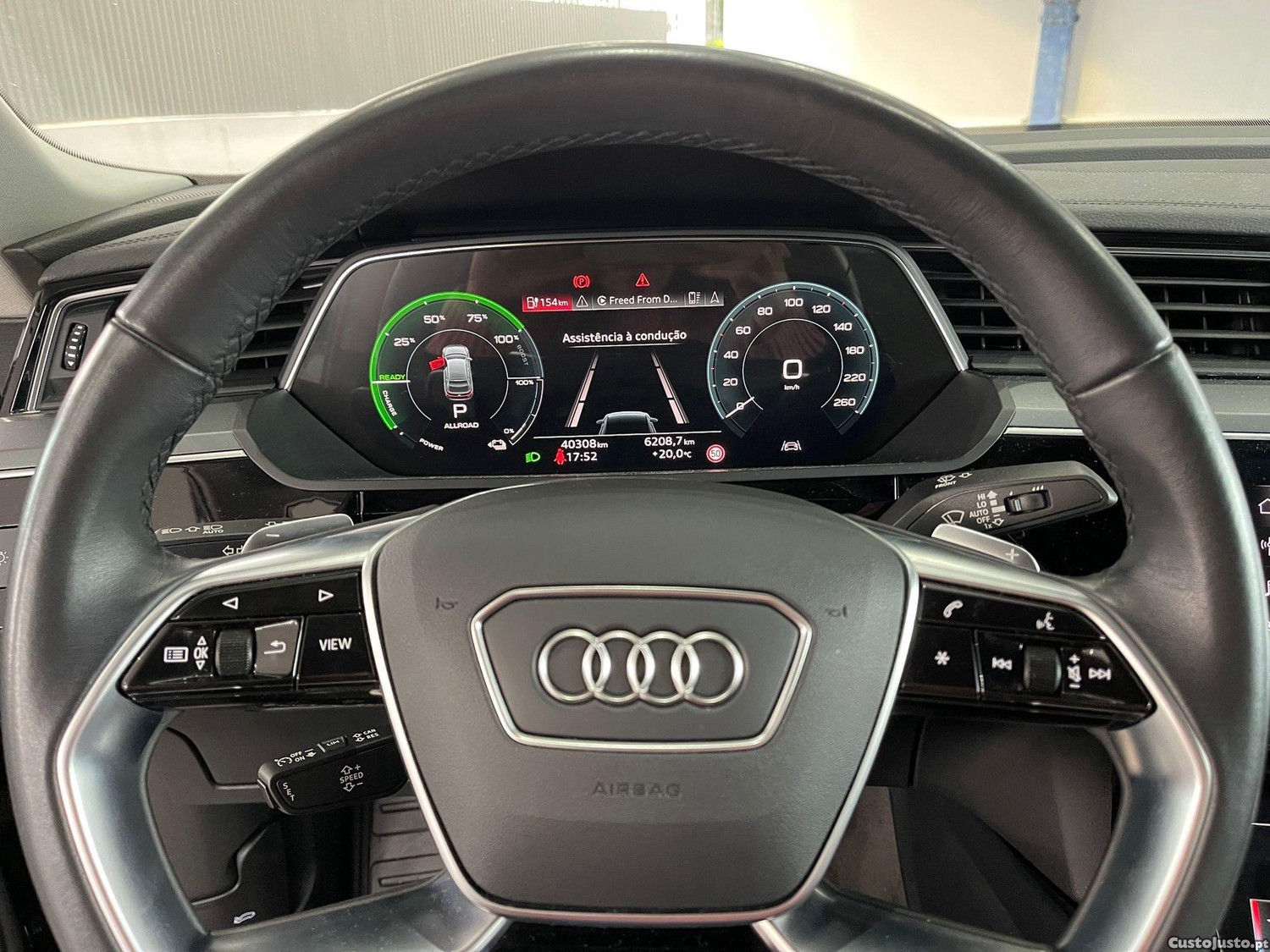 Audi Q8 e-Tron Sportback 55 quattro S line — fotografia 3