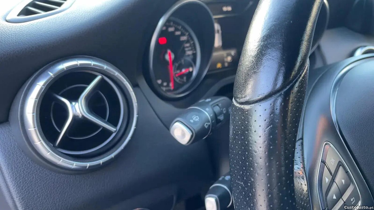 Mercedes-Benz CLA 200 d Urban Aut. — fotografia 11