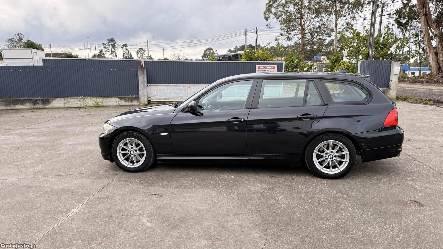 BMW 318 D Touring de 2009 — fotografia 11