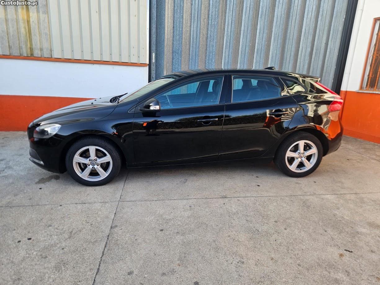 Volvo V40 R-DESIGN — fotografia 10