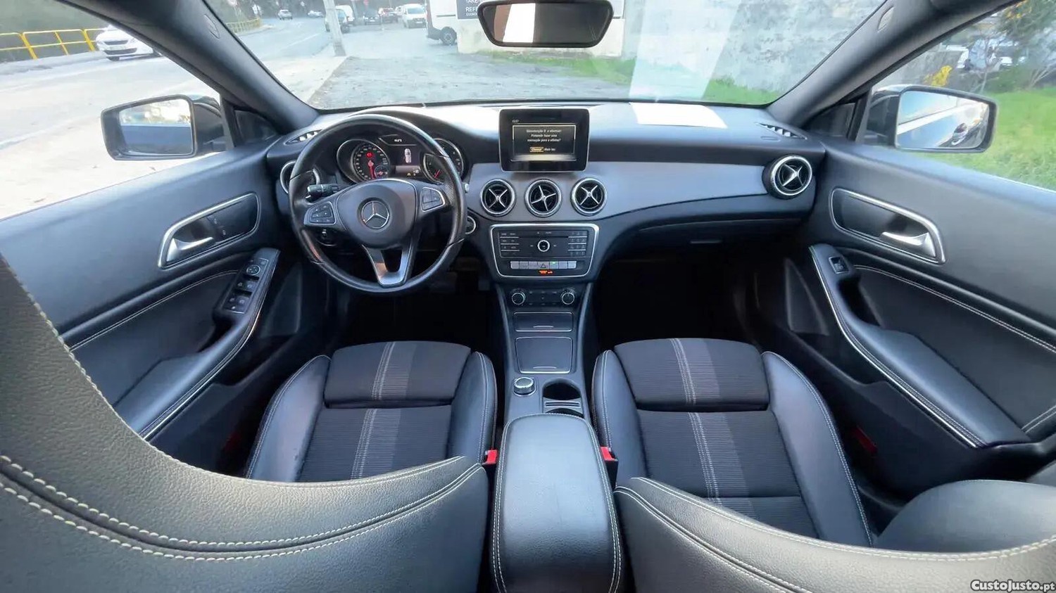 Mercedes-Benz CLA 200 d Urban Aut. — fotografia 4