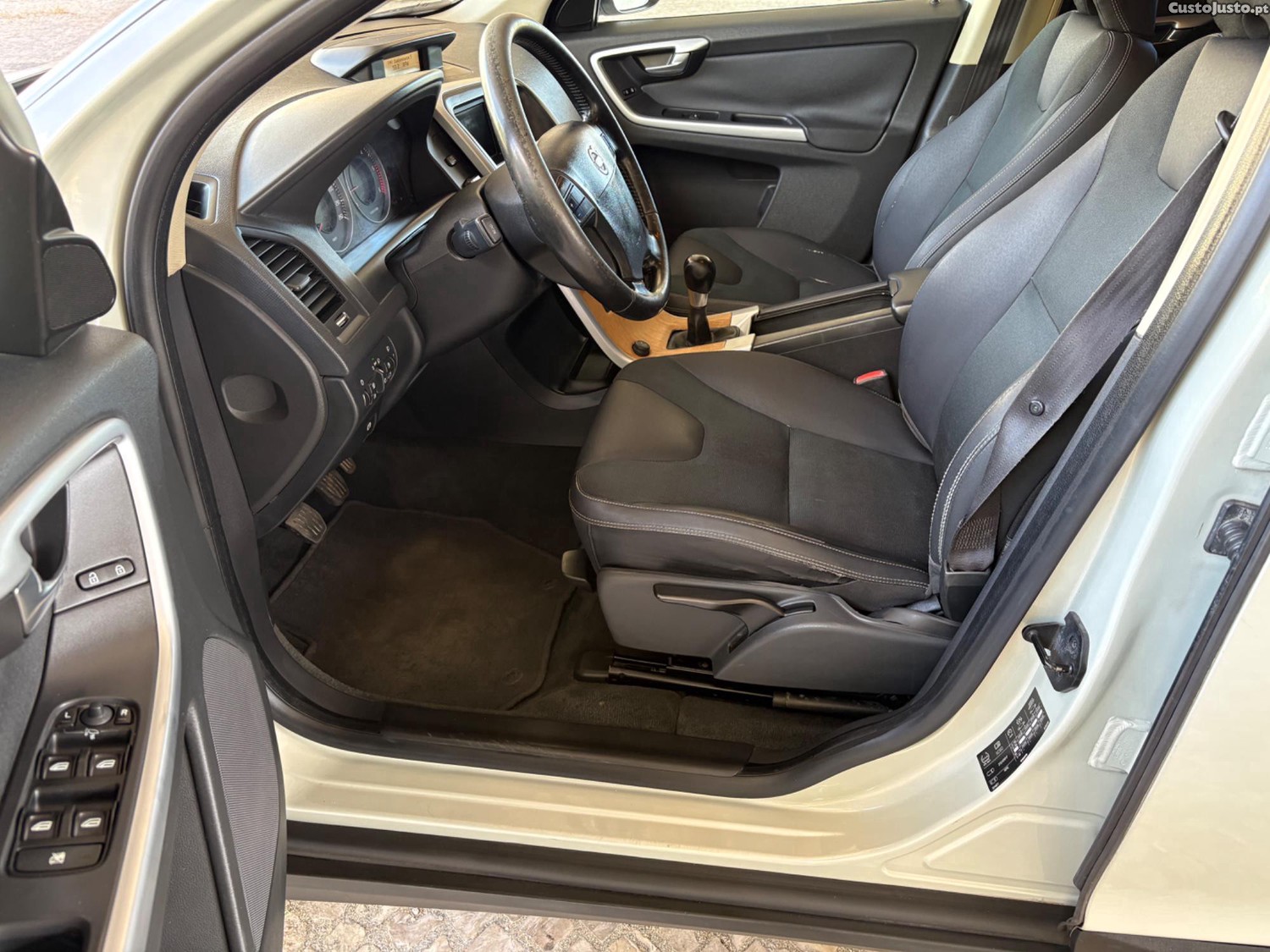 Volvo XC 60 AWD 2.4 D 5 cilindros — fotografia 6