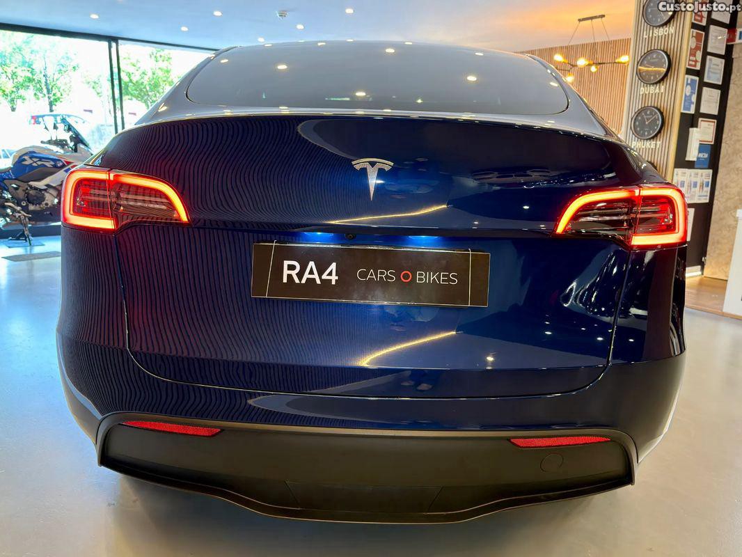 Tesla Model Y Tração Traseira — fotografia 7