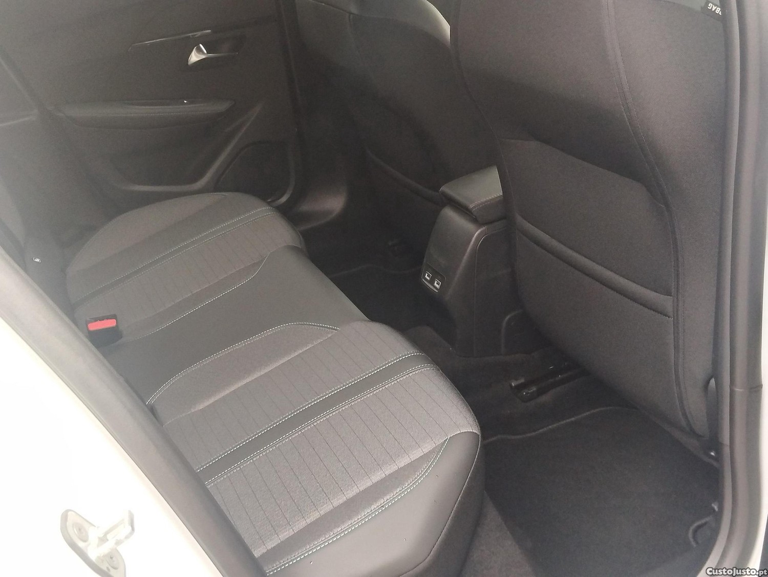 Peugeot 208 1.5 BlueHDi Active Pack — fotografia 9