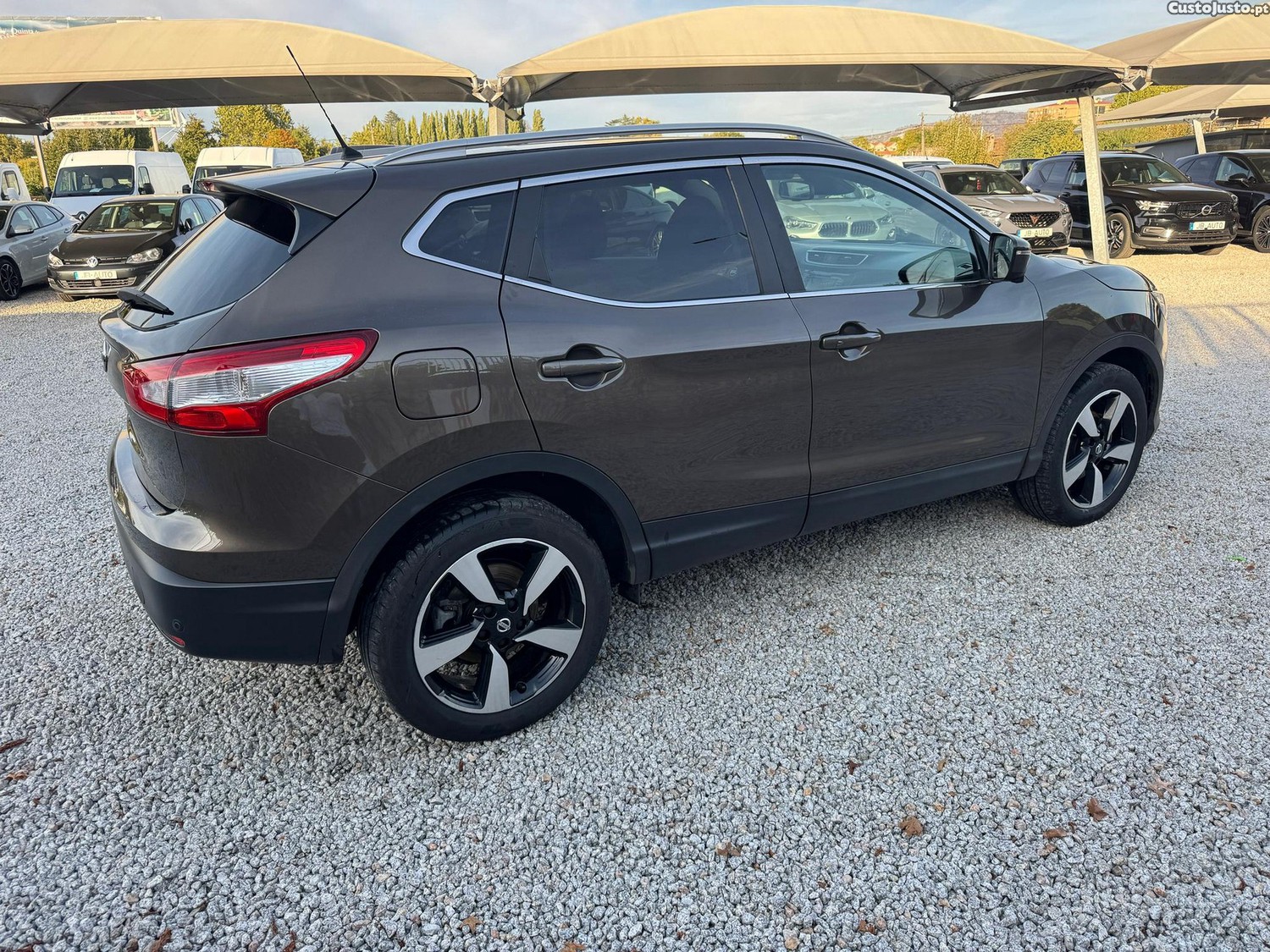 Nissan Qashqai 1.5 dCi N-Connecta 18 — fotografia 11
