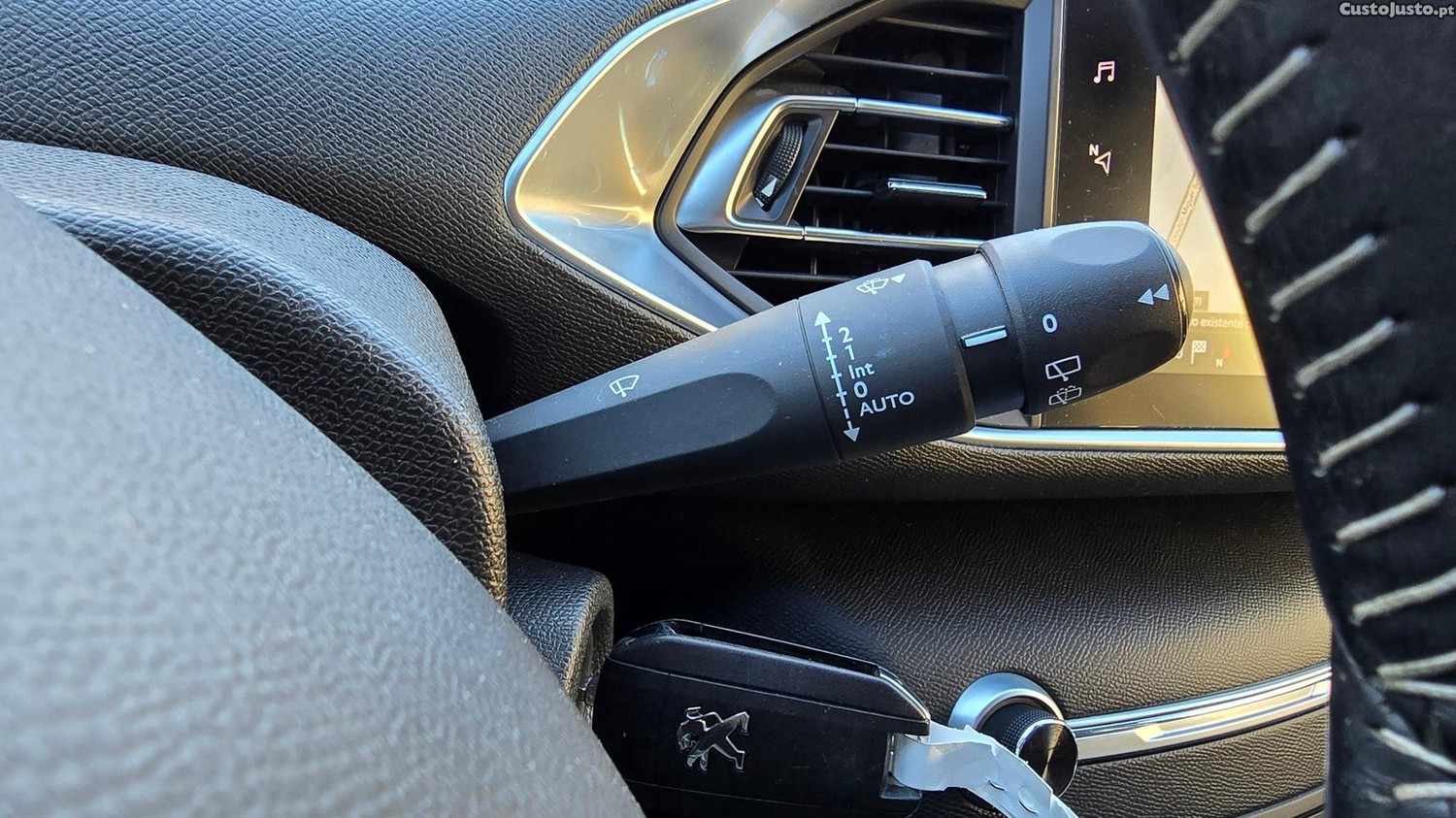 Peugeot 308 1.5 BlueHDi Style — fotografia 14