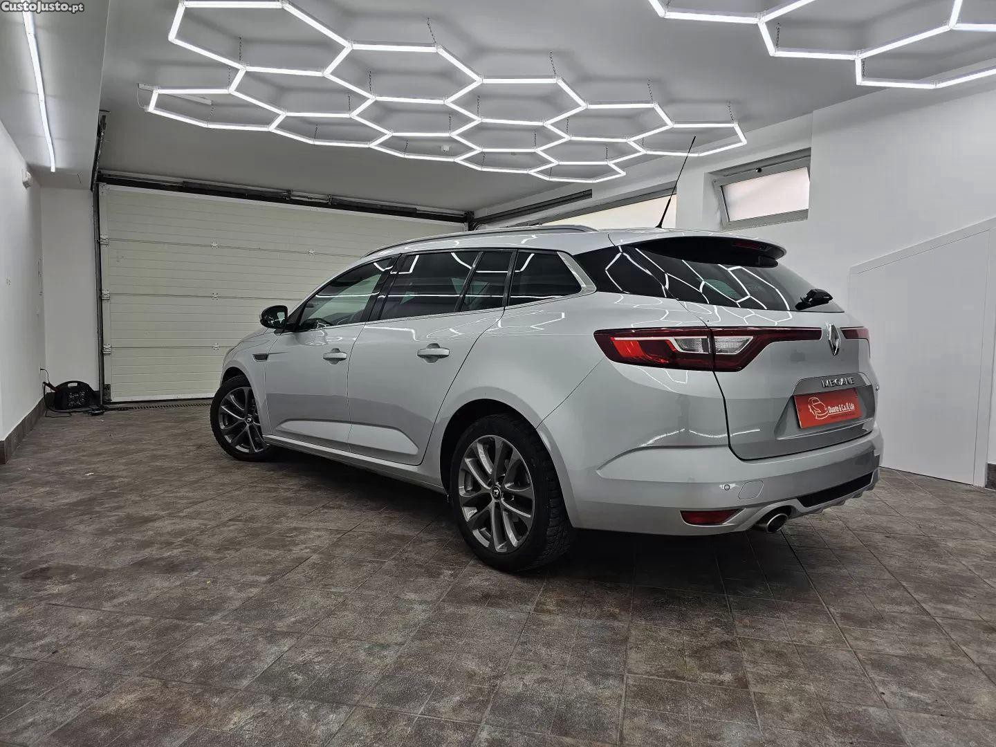 Renault Mégane 1.5 blue dci gt line edc — fotografia 18