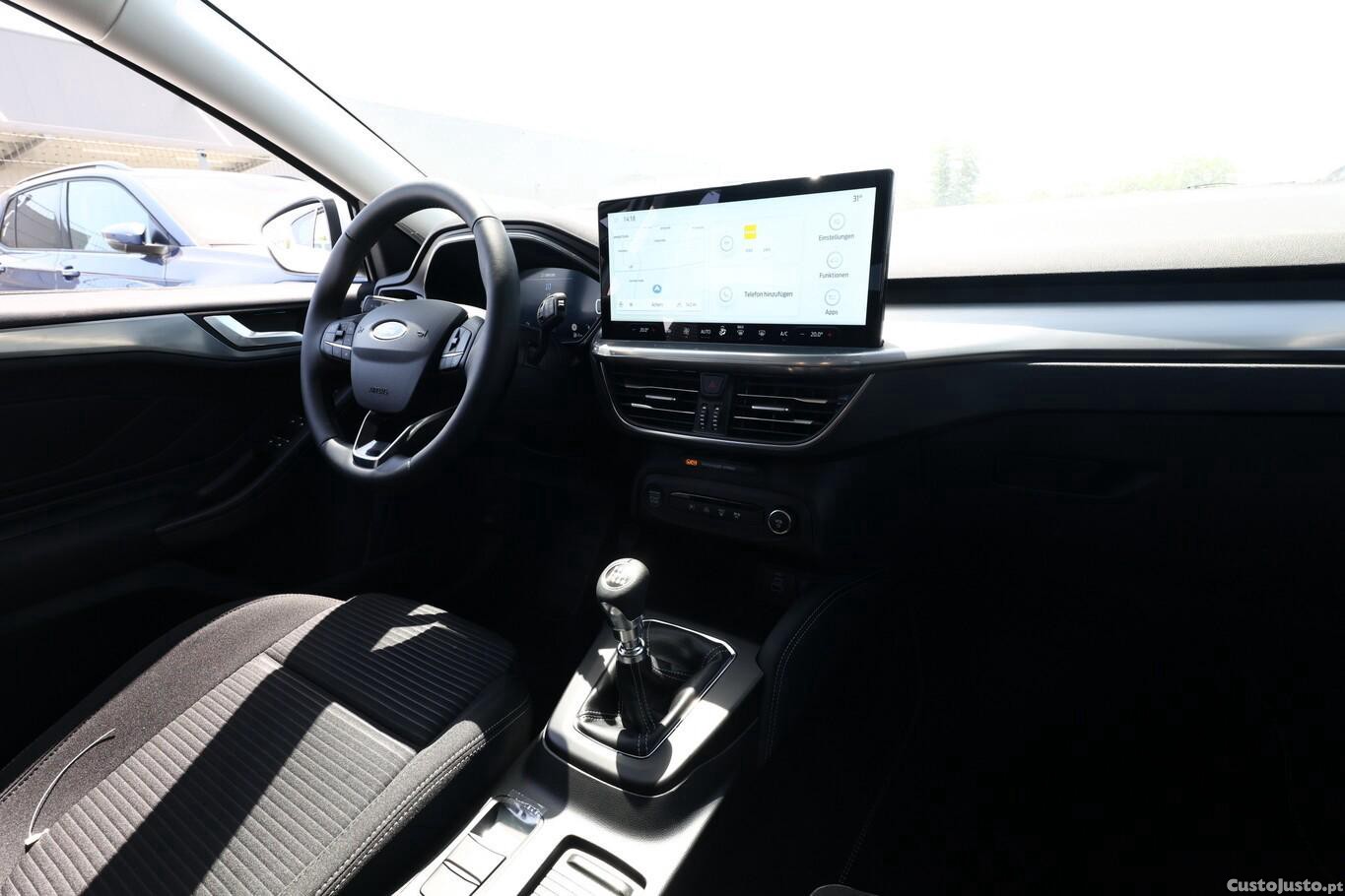 Ford Focus 1.0 EcoBoost S&S TITANIUM X — fotografia 3