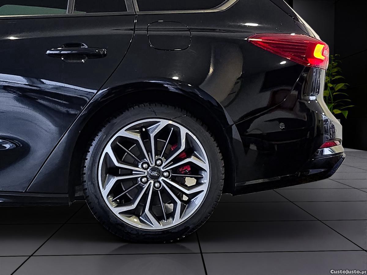 Ford Focus 1.0 EcoBoost MHEV ST — fotografia 5
