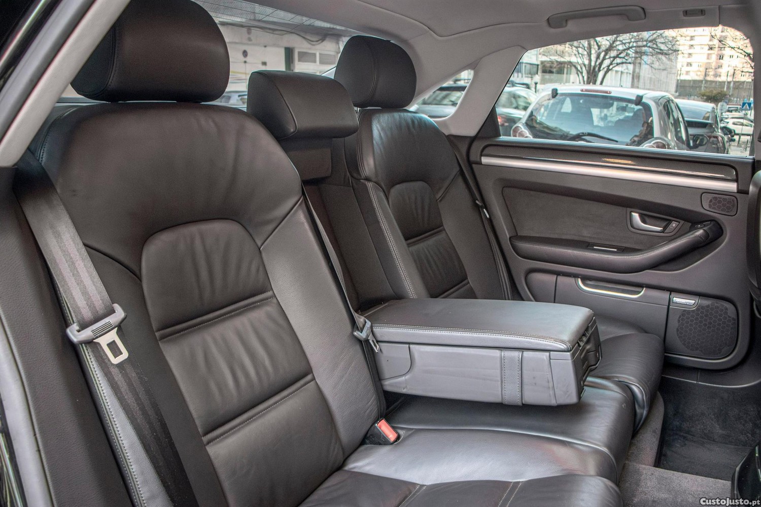 Audi S8 5.2 V10 FSI Quattro — fotografia 3